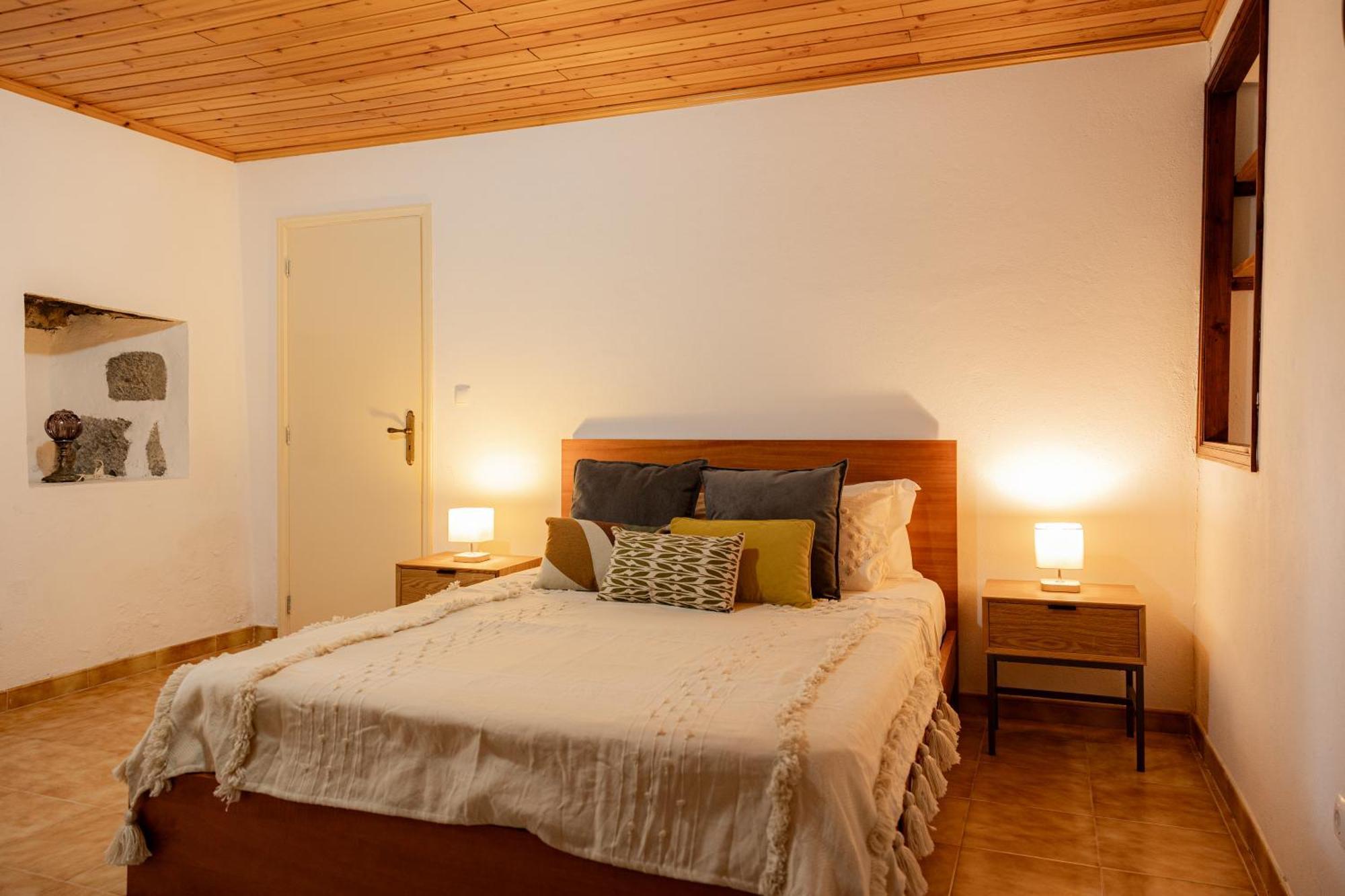 Solar De Lalem Bed and Breakfast Maia  Rum bild